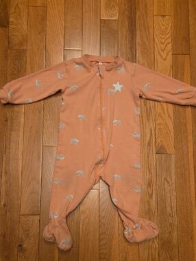 5/$20 Pekkle Footed Onsie Pajamas Sleeper Peach Whale Print 9M